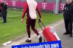 真是好教练！西蒙尼赛后激励队员抬起头来