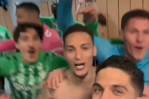 圆神启动！赛后更衣室安东尼和队友们高歌庆祝