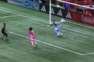 迈阿密开场11分钟丢球！迈阿密防守漏人，拉特拉什轻松头球破门！