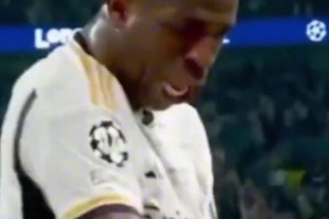 美女姐姐模仿皇马经典庆祝动作，高抬腿也来一个啊