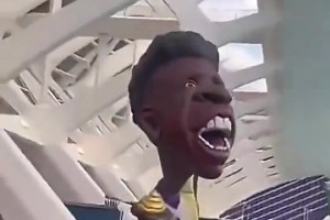 瓦伦西亚传统法雅节，维尼修斯的人偶塑像被嘲讽未获金球奖