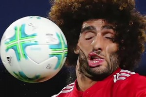 咋有点想笑呢？球场上那些“爆头”时刻！