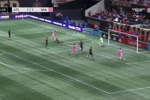 古赞今天神了！梅西小角度抽射再被古赞挡出！