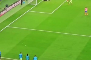 神奇逆转！亚马尔不是绝杀后，替补席队友冲入场内疯狂庆祝