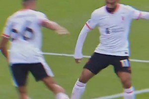 优雅！巴萨：球在他脚下，怎么这么听话？