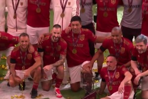 梦回2013！拜仁球迷看到这一幕，怎能不泪流满面