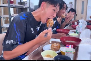 菜谱还不错！日本足球青训队的一日四餐