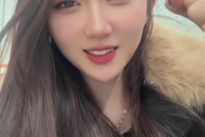 国足加油！美女博主：若国足今晚有奇迹，我给大家黑丝跳舞