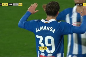 巴萨右路被打穿！西班牙人前锋个人表演破门！