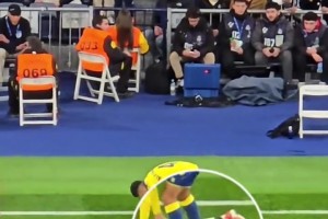 这都能扑到？当年舒梅切尔这反应，也太逆天了！