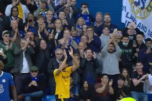 蓝桥英雄！狼队时期美颜受到切尔西球迷热烈欢迎