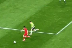 球迷：虽然输了，但王钰栋上来敢做动作不怯场，比老气横秋强