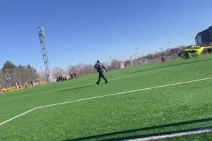 令人痛心！郭嘉璇倒地5分钟后救援直升机就赶到球场