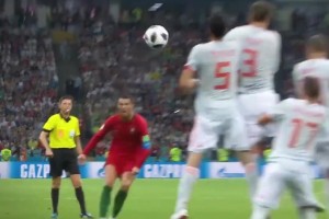 网友：C罗这一脚，把德赫亚身价打掉了一半！