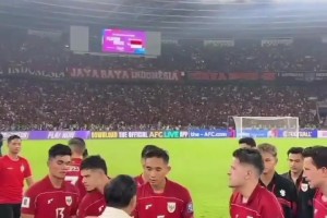 印尼1:0巴林出线形势大好，赛后印尼总统向每名球员握手致意