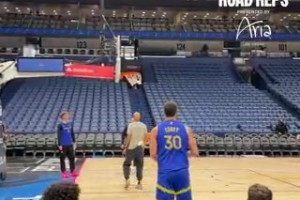 帅爆！！金色迦楼罗出现在世预赛现场，实在太震撼