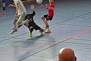 德国满级小孩哥彩虹射门，主裁判都看呆了！