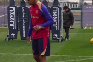 直挂死角！亚马尔展示任意球训练！