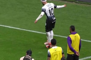 这是光头还是“异形”甲亢哥到少林寺出家啦，看着有点懵