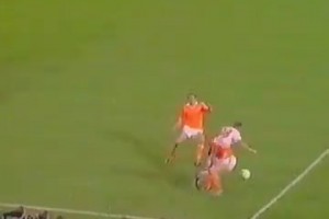 技术流！加斯科因1990世界杯上的克鲁伊夫转身