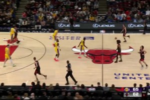 一战惊天下！诺伊尔巴西世界杯上面对阿尔及利亚的出击飞铲