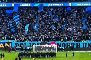 大连球员&球迷赛后互动太震撼了