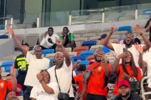 网友实拍：奥斯卡首秀双响，其亲友团也忒给力了