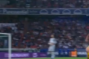 这人脚上有磁铁吗？梅西无与伦比的盘带技巧！