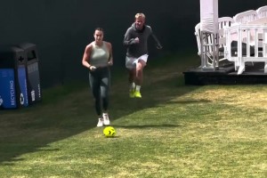 国外网友：萨巴伦卡踢球视频我能看100遍