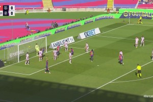 门将目送！亚马尔任意球造成对方手球乌龙打破僵局