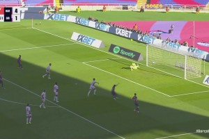 亚马尔差点轰出死角世界波，带球内切射门可惜中框