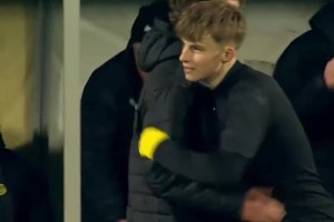 挪威超门将当选全场最佳，赛后收到四盒鸡蛋奖励